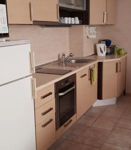 слънчев с прекрасна гледка, паркинг. Smolan