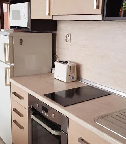 слънчев с прекрасна гледка, паркинг. Apartament