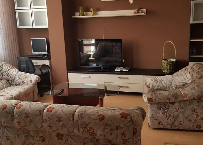 слънчев с прекрасна гледка, паркинг. Smolan